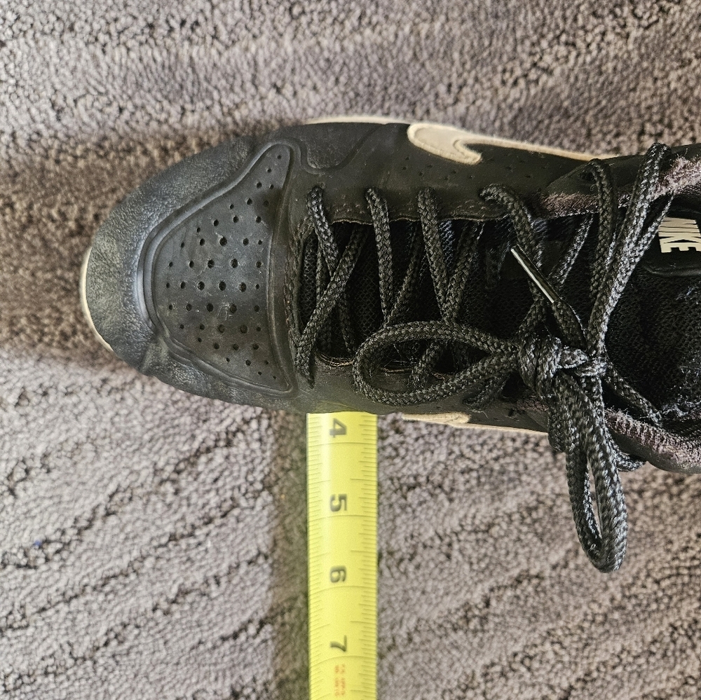 Nike indoor turf sneakers, Kids 2Y - Picture 3 of 14